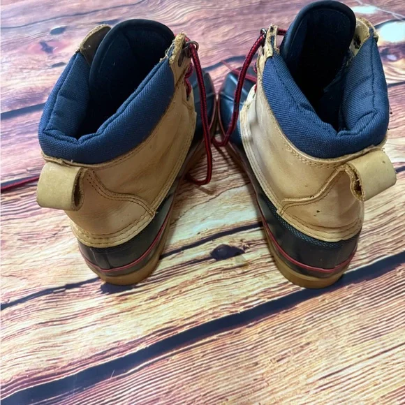 Lands' End Navy and Tan Winter Boots with Red Laces - Picture 3 of 6